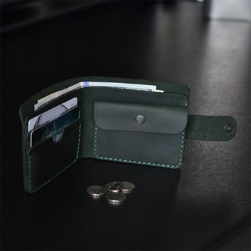 Zielony skórzany portfel z zapięciem Handmade