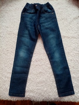 Niebieskie jeansy rozmiar 128