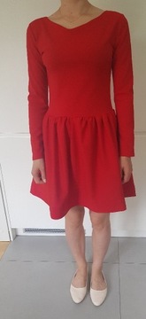 Sukienka czerwona rozkloszowana z długim rękawem