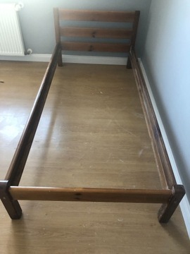 łóżko drewniane pojedyncze