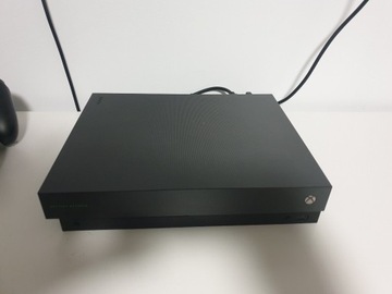 Xbox One X edycja Project Scorpio + 2 Pady + Ład.