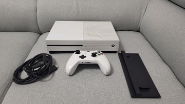 Xbox One S 500GB+ oryginalny pad. Plomba. Jak nowa