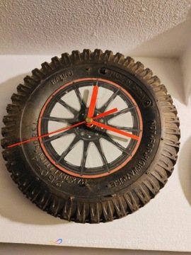 Zegar zdobiony z opony 2,5-4
