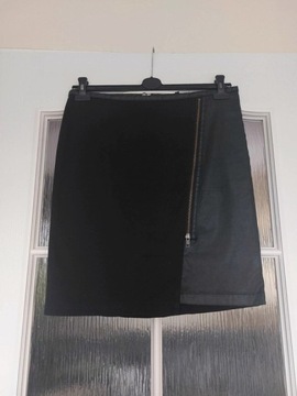 Czarna spódnica bawełniania ze wstawką do kolan 