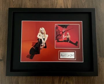 Avril Lavine „love sux” oprawa autograf certyfikat