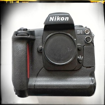 Kolekcjonerski aparat cyfrowy Nikon D1 nr 5006494