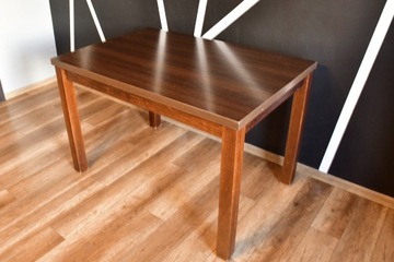 Solidny stół drewniany 120 x 70cm, używany