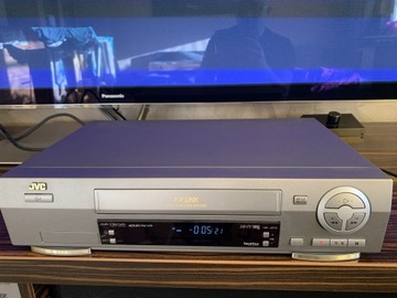 Magnetowid VHS Jvc HR-J670 z pilotem HI-FI Stereo