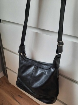 torba torebka na ramię z paskiem czarna elegancka