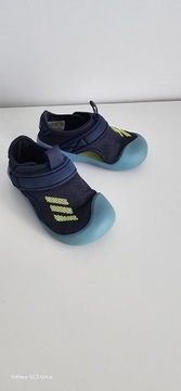 Sandałki adidas oddychające dla chłopca 22