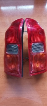 Lampy tylne Toyota RAV4 II przed lift