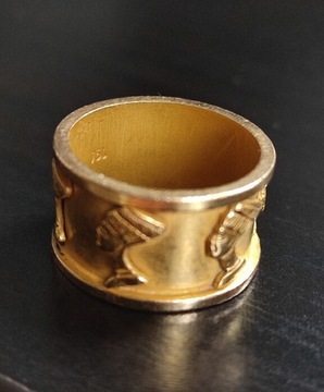 Złoty pierścionek Nefretete, 7.47 g, próba 750