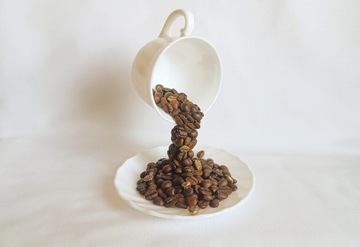 Lewitująca filiżanka CAFE LOVE aromatyczna figurka