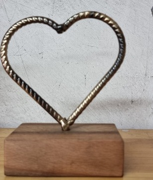 Dekoracja serce z drutu stalowego