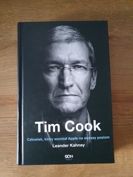 Tim Cook. Człowiek, który wzniósł Apple  L. Kahney