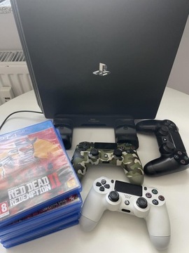 PlayStation 4 Pro 1TB + 3 pady, gry, podstawka chł