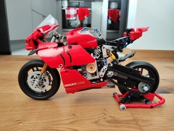 STAN IDEALNY LEGO TECHNIC - Ducati Panigale V4 R 