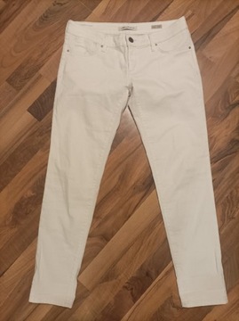 Śliczne białe jeansy spodnie Mavi 43