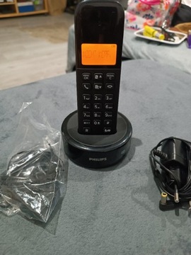 Nowy telefon stacjonarny Philips D165