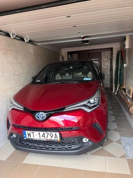 TOYOTA C-HR 1,8 HYBRID Selection