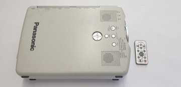 Projektor LCD Panasonic PT-L712E
