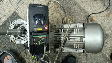 Motoreduktor Lenze GKR05-2M HAK 5.4kW + falownik