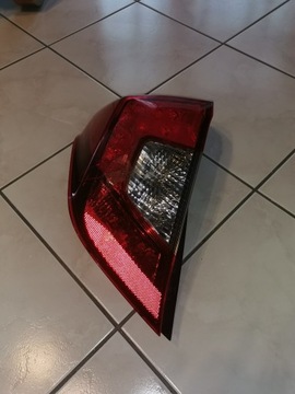 Lampa tylna lewa Honda Jazz Liftback uszkodzona