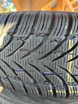 Opony zimowe Nokian 215/70R16 i felgi z czujnikami