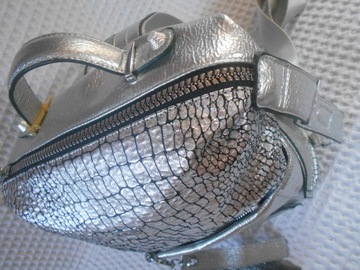 Elegancki plecak damski wielofunkcyjny srebrny.