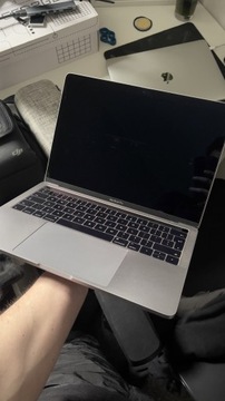 Apple MacBook Pro 256 gb 8 ram 2016 touchbar