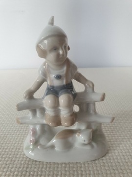 Grafental figurka chłopca z porcelany 
