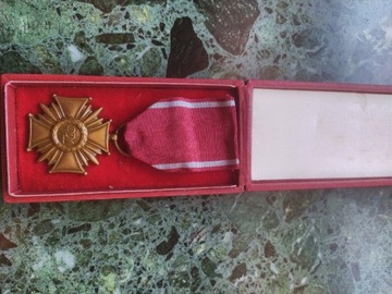 Medal za zasługi PRL wraz z etui 