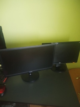 Monitor Asus VS228NE 22" i LG Flatron W1941S 19"