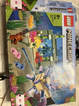 Lego Minecraft 21180 Walka ze strażnikami