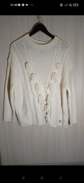 Biały gruby sweter diverse