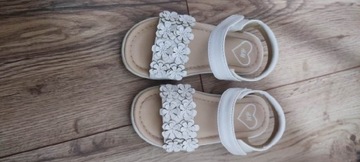 Sandałki białe H&M rozmiar 25 wkładka 15 cm 