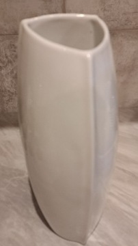 Porcelanowy biały wazon