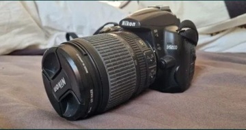 Nikon D5000 + Nikorr 18-55mm 