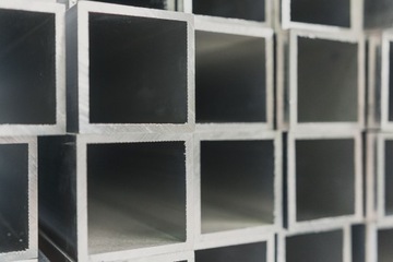 Profil aluminiowy 100x100x2mm - odcinek 100 cm