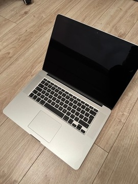 MacBook Pro Mid 2015 i7 / 16GB RAM / 256GB