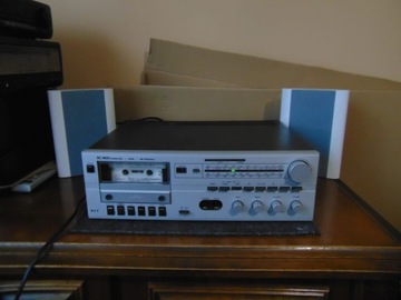 Magnetofon kasetowy RFT z tunerem.