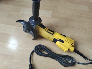 Szlifierka kątowa DeWalt D28136 