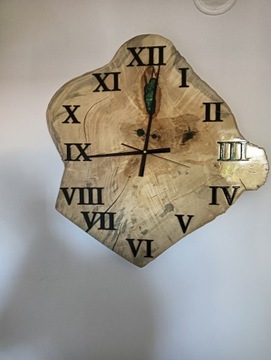 Zegar na plastrze drewna