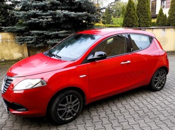 Lancia Ypsilon 1.2 8V Black&Red 