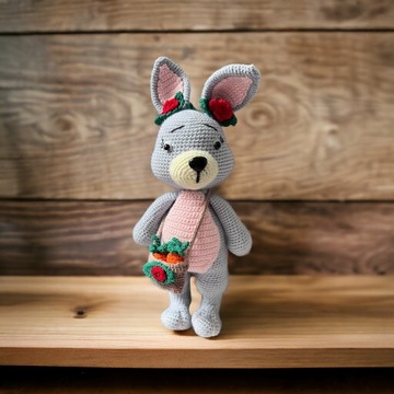 Króliczka/ króliczek maskotka wykonana na szydełku