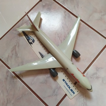 Boeing 777-200 1:200 Lauda