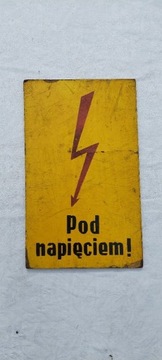 Znak "Pod Napięciem" PRL