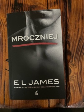 E.L. James Mroczniej