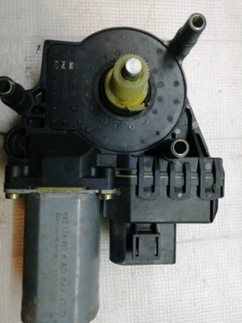 Silnik podnoszenia szyby prawej AudiA4B5 1.6 