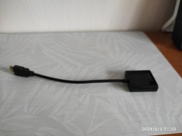 Adapter z HDMI na VGA z wyjściem audio mini-jack.
